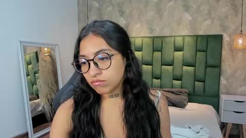Snapshot of alessia_storm_ chatting on 05-12-26, 03:25 Alessia online show from 05-12-26, 03:25