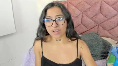 Snapshot of alessia_storm_ chatting on 05-27-26, 01:35 Alessia online show from 05-27-26, 01:35