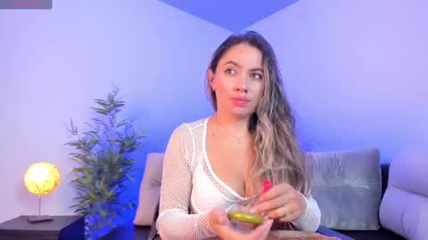 Snapshot of alessia_taylorr chatting on 02-18-25, 11:22 Alessia Everyday From 0530 to 1430 Col Time online show from 02-18-25, 11:22