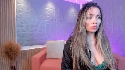 Snapshot of alessia_taylorr chatting on 02-25-25, 12:13 Alessia Everyday From 0530 to 1430 Col Time online show from 02-25-25, 12:13