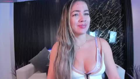 Snapshot of alessia_taylorr chatting on 09-22-25, 11:12 Alessia Everyday From 0530 to 1430 Col Time online show from 09-22-25, 11:12