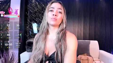 Snapshot of alessia_taylorr chatting on 10-14-25, 11:55 Alessia Everyday From 0530 to 1430 Col Time online show from 10-14-25, 11:55