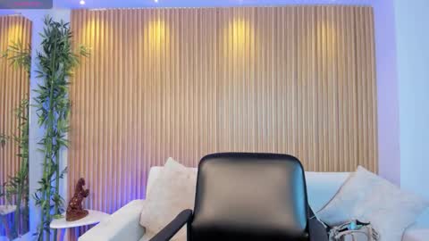 Snapshot of alessia_taylorr chatting on 11-11-25, 12:05 Alessia Everyday From 0530 to 1430 Col Time online show from 11-11-25, 12:05