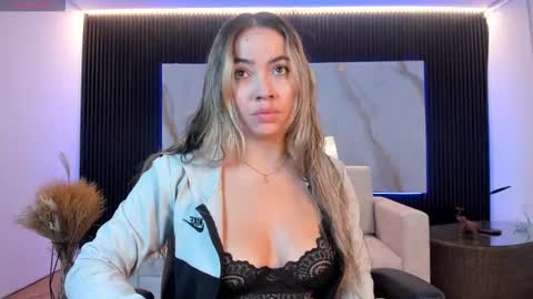 Snapshot of alessia_taylorr chatting on 11-20-25, 11:32 Alessia Everyday From 0530 to 1430 Col Time online show from 11-20-25, 11:32