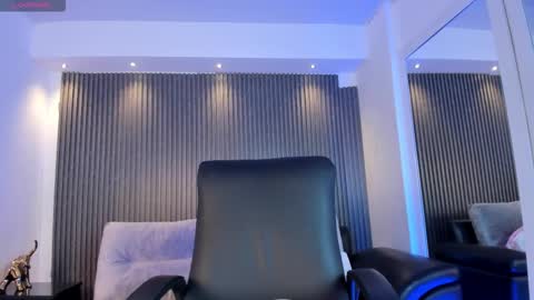 Snapshot of alessia_taylorr chatting on 11-26-25, 11:44 Alessia Everyday From 0530 to 1430 Col Time online show from 11-26-25, 11:44