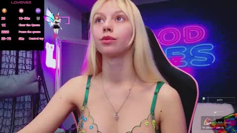 alessiacroft online show from 10-24-25, 04:42