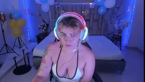 Snapshot of alessiadouce chatting on 09-30-25, 04:06 Alessia online show from 09-30-25, 04:06