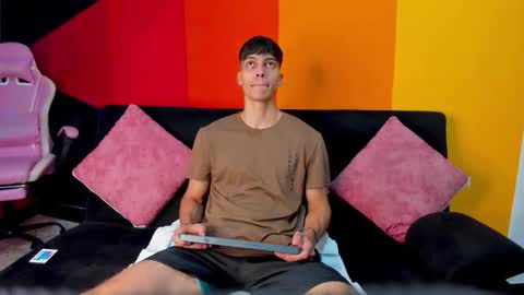 Snapshot of alessiovitale chatting on 12-04-25, 12:03 Alessio online show from 12-04-25, 12:03