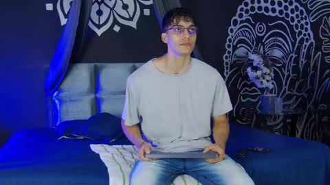 Snapshot of alessiovitale chatting on 12-17-25, 12:11 Alessio online show from 12-17-25, 12:11