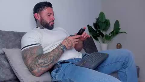 Snapshot of alessrose22 chatting on 06-20-26, 08:55 Aless Rose online show from 06-20-26, 08:55