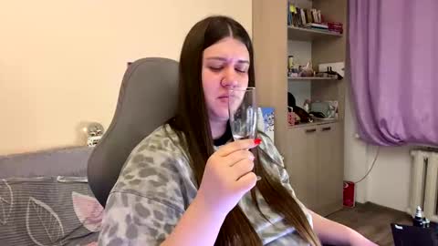 Aletta Oushen online show from 01-24-25, 06:25