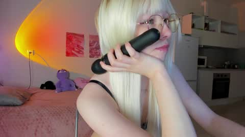 Snapshot of alettaevee chatting on 06-07-26, 01:43 alettaevee online show from 06-07-26, 01:43