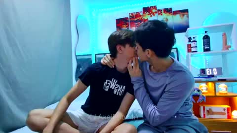 Snapshot of alex_and_fabian chatting on 04-20-26, 02:47 sneider online show from 04-20-26, 02:47
