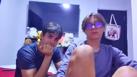 Snapshot of alex_and_fabian chatting on 05-17-26, 04:32 sneider online show from 05-17-26, 04:32