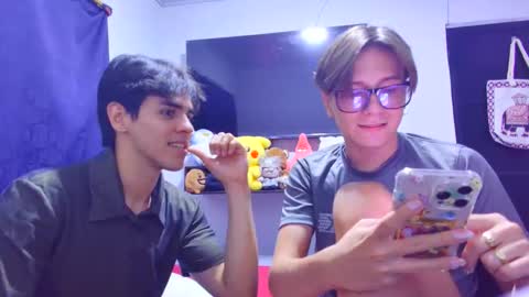 Snapshot of alex_and_fabian chatting on 05-26-26, 05:25 sneider online show from 05-26-26, 05:25