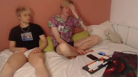 Alex  miller  and Oliver sweet  online show from 05-06-26, 01:14