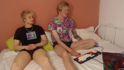 Alex  miller  and Oliver sweet  online show from 05-10-26, 02:17