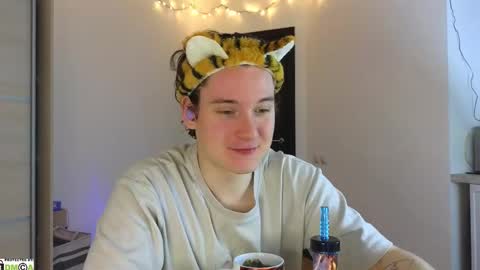 Snapshot of alex_candy_pump chatting on 02-21-25, 11:43 FAVORITE online show from 02-21-25, 11:43