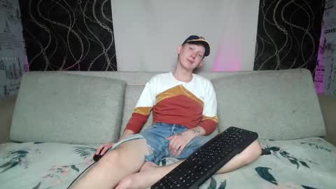 Snapshot of alex_foxy_man chatting on 09-24-25, 06:11 Alex online show from 09-24-25, 06:11