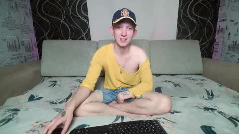 Snapshot of alex_foxy_man chatting on 10-04-25, 02:37 Alex online show from 10-04-25, 02:37