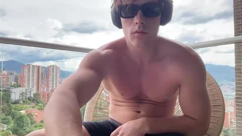 Snapshot of alex_islive chatting on 05-23-26, 07:51 Alex Stone online show from 05-23-26, 07:51