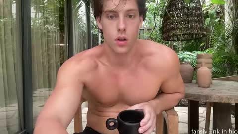Snapshot of alex_islive chatting on 05-29-26, 06:28 Alex Stone online show from 05-29-26, 06:28
