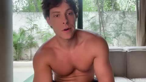 Snapshot of alex_islive chatting on 06-01-26, 10:11 Alex Stone online show from 06-01-26, 10:11