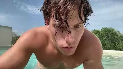 Snapshot of alex_islive chatting on 06-04-26, 08:37 Alex Stone online show from 06-04-26, 08:37