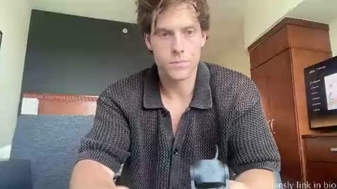Snapshot of alex_islive chatting on 06-08-26, 06:41 Alex Stone online show from 06-08-26, 06:41
