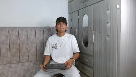 Snapshot of alex_martin47 chatting on 04-04-26, 10:07 alex online show from 04-04-26, 10:07