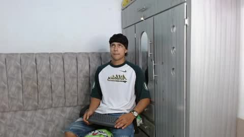 Snapshot of alex_martin47 chatting on 04-10-26, 10:36 alex online show from 04-10-26, 10:36