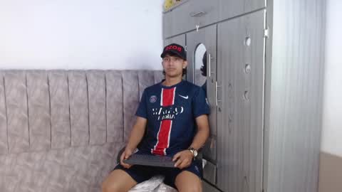 Snapshot of alex_martin47 chatting on 04-11-26, 10:25 alex online show from 04-11-26, 10:25