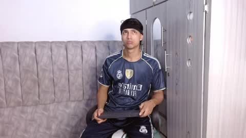 Snapshot of alex_martin47 chatting on 04-28-26, 12:42 alex online show from 04-28-26, 12:42