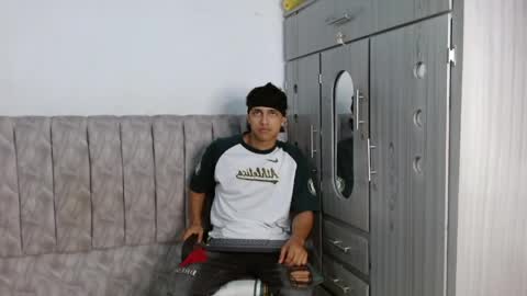 Snapshot of alex_martin47 chatting on 04-29-26, 12:27 alex online show from 04-29-26, 12:27