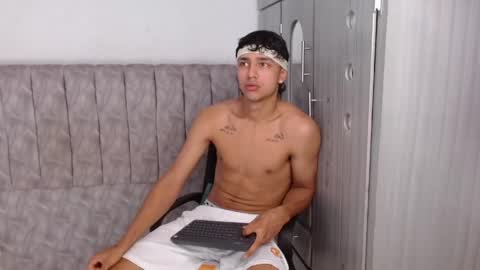 Snapshot of alex_martin47 chatting on 05-04-26, 09:33 alex online show from 05-04-26, 09:33