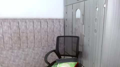 Snapshot of alex_martin47 chatting on 05-19-26, 09:32 alex online show from 05-19-26, 09:32