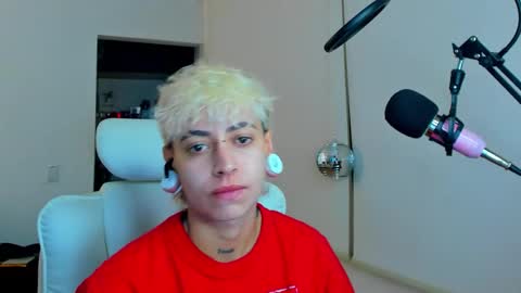 Snapshot of alex_poett chatting on 12-15-25, 02:16 Residente0xxx online show from 12-15-25, 02:16