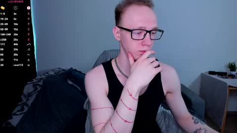 Snapshot of alex_silent chatting on 05-11-26, 12:00 alex_silent online show from 05-11-26, 12:00