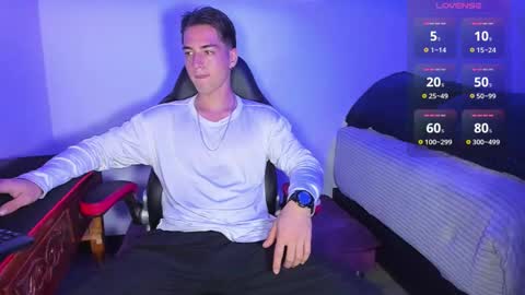 Snapshot of alex_smith0 chatting on 03-01-25, 03:10 online show from 03-01-25, 03:10