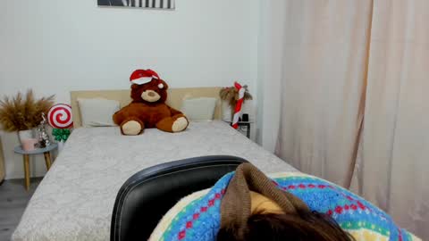 Snapshot of alexa_dolly chatting on 12-16-24, 09:03 Alexa online show from 12-16-24, 09:03