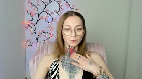Snapshot of alexa_kittie chatting on 04-19-26, 06:10 Alexa online show from 04-19-26, 06:10