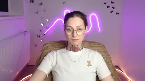 Snapshot of alexa_kittie chatting on 04-22-26, 11:34 Alexa online show from 04-22-26, 11:34