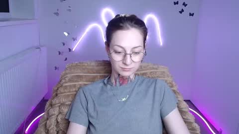 Snapshot of alexa_kittie chatting on 05-04-26, 11:39 Alexa online show from 05-04-26, 11:39