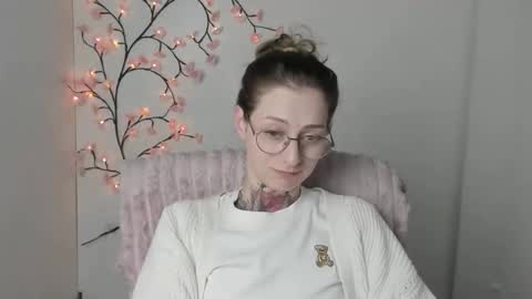 Snapshot of alexa_kittie chatting on 05-18-26, 05:30 Alexa online show from 05-18-26, 05:30