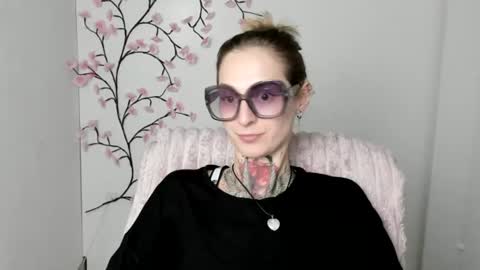 Snapshot of alexa_kittie chatting on 07-11-26, 11:35 Alexa online show from 07-11-26, 11:35
