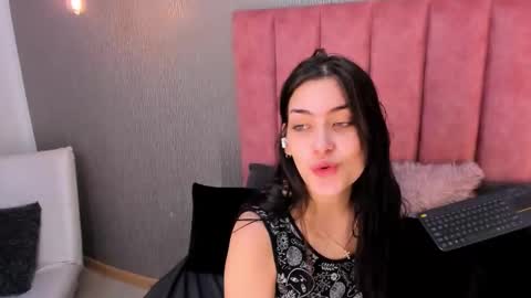 Alexa Thaylor online show from 11-28-25, 03:14