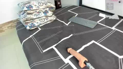 Snapshot of alexaa_small chatting on 10-29-25, 02:47 alexaa_small online show from 10-29-25, 02:47