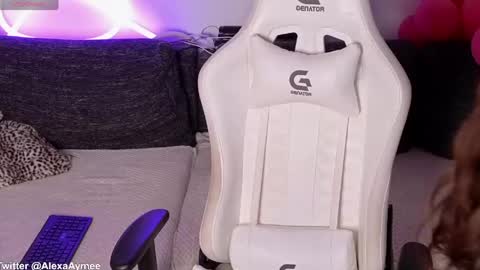 Snapshot of alexaaimee chatting on 04-16-26, 05:30 Alexa online show from 04-16-26, 05:30