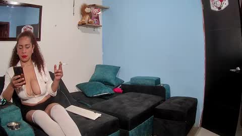 Snapshot of alexaandtom chatting on 09-19-25, 12:56 Alexa y tom online show from 09-19-25, 12:56