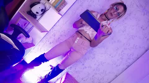 alexaavandercloude online show from 04-14-26, 08:04